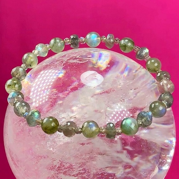 Hand Made Labradorite Bracelet - Picture 1 of 4